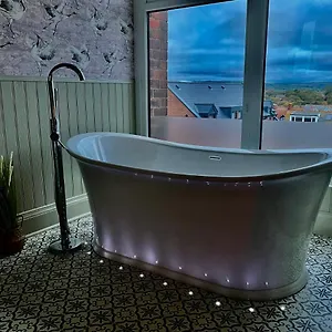 Elysium Holiday Lets - Elysium Suite, Stunning By The Beach Whitby